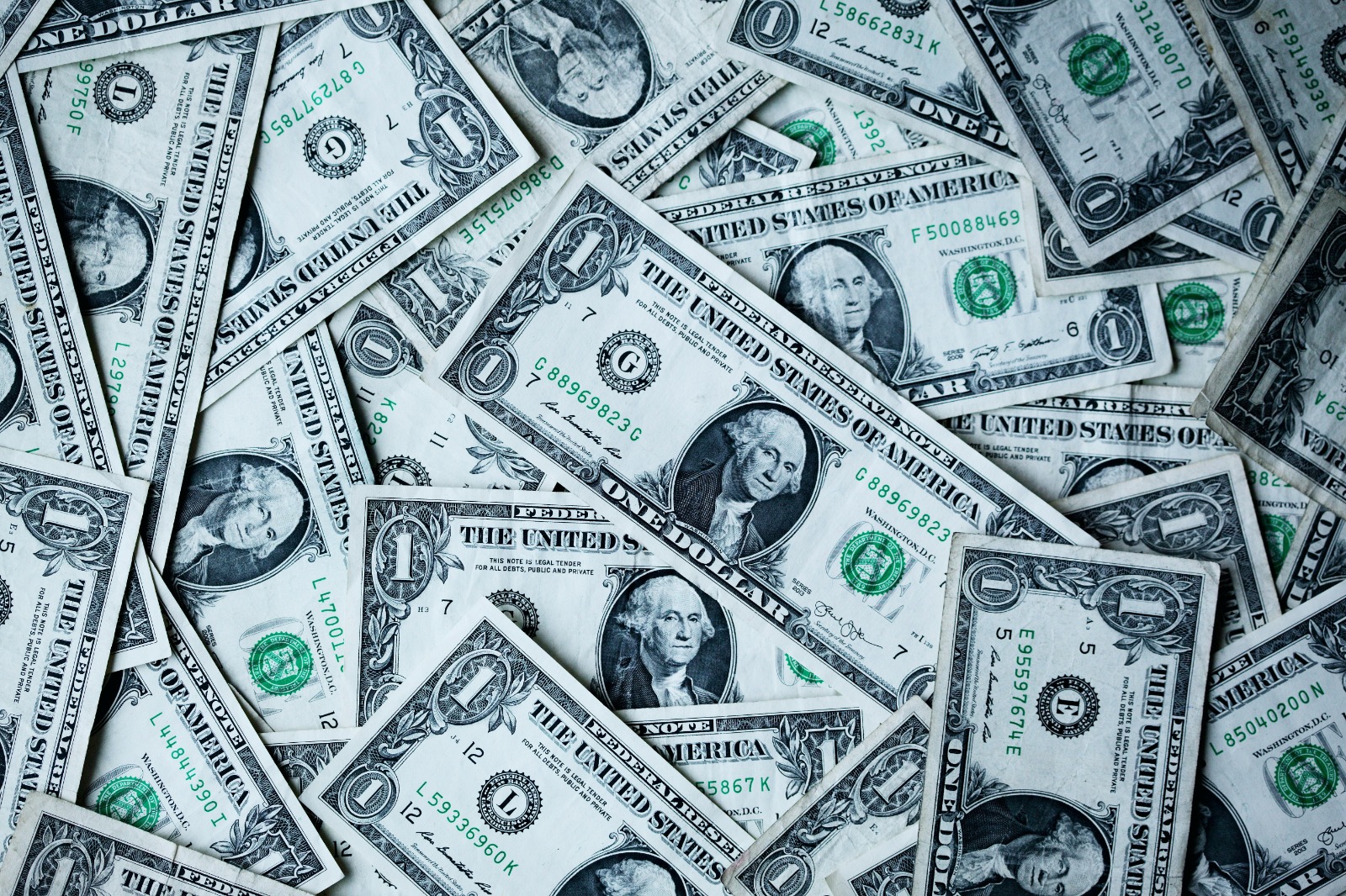 Dollar Naik Terus? Ini Strategi Traveler Cerdas untuk Tetap Hemat